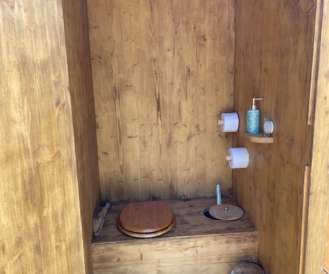 intérieur complet cabane toilettes sèches location toilettes sèches - Wood Stock Réception - Gers - Sud Ouest